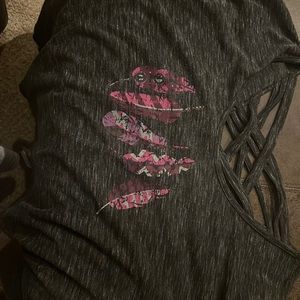 Heather grey, roper feather shirt